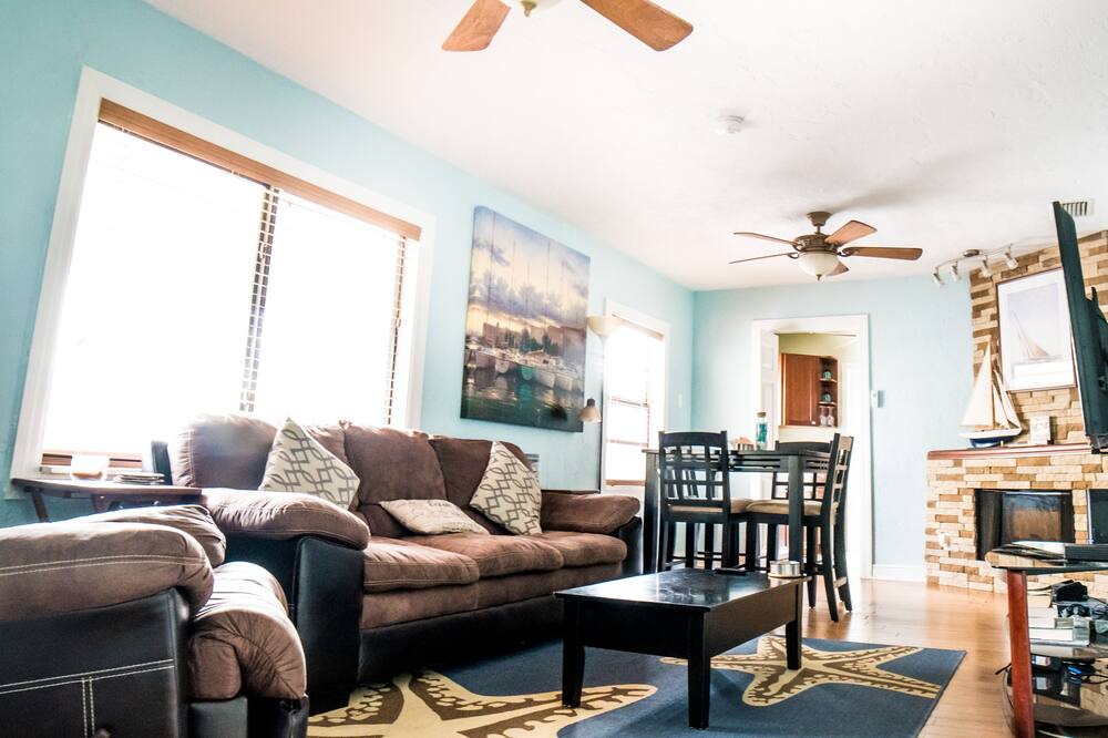 Photo of Livingroom in United Central