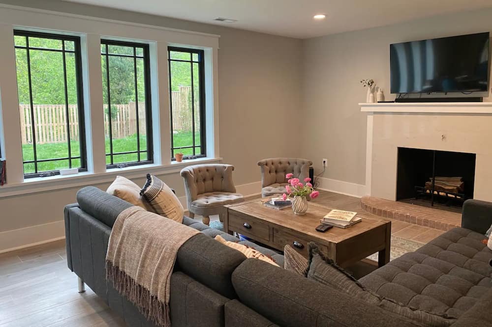 Photo of Livingroom in Brookmont