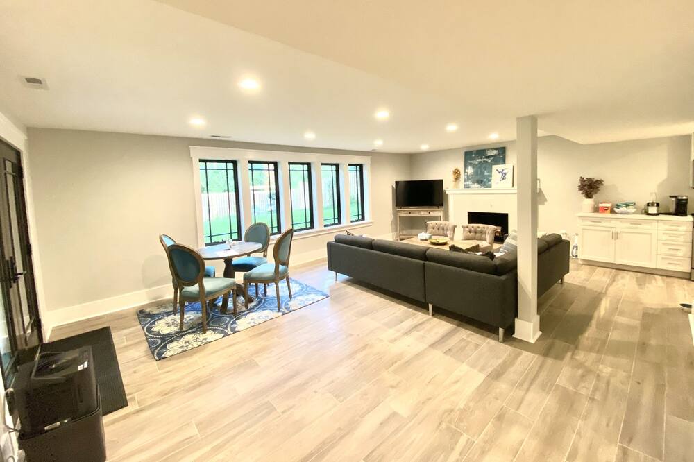 Photo of Livingroom in Brookmont