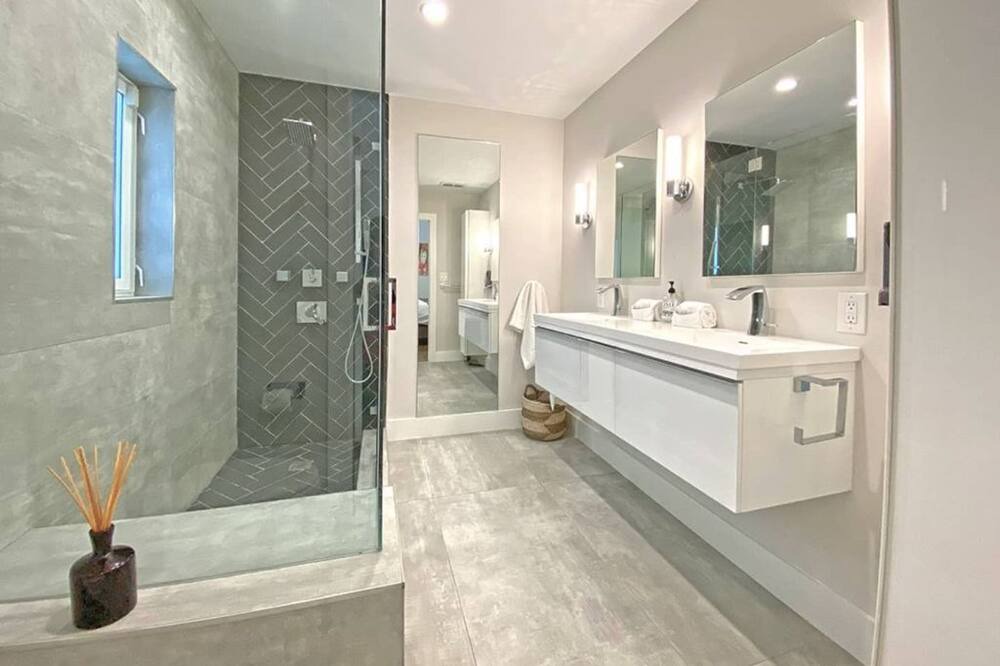 Photo of Bathroom in Victoria Park