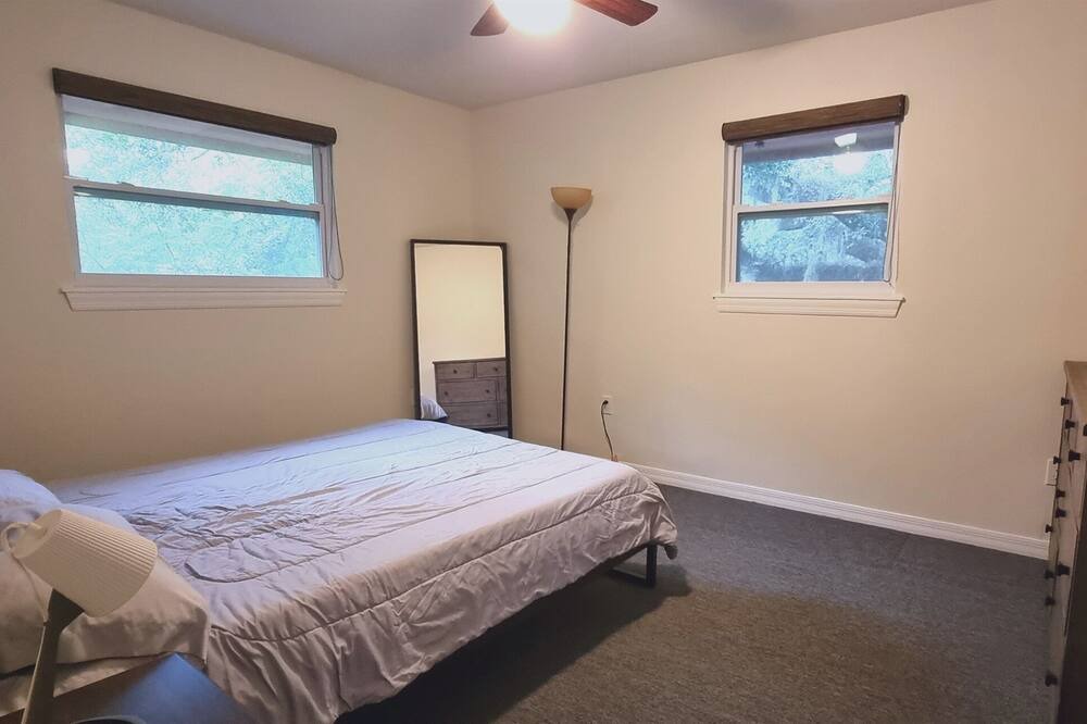 Photo of Bedroom in Bayou Oaks