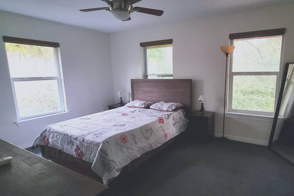 Photo of Bedroom in Bayou Oaks