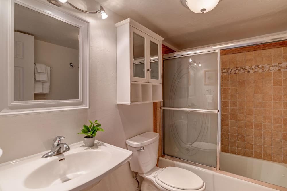 Photo of Bathroom in Maalaea