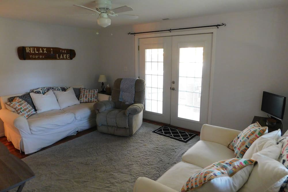 Photo of Livingroom in Clarksville