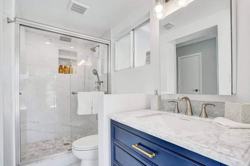 Photo of Bathroom in Coral Ridge Isles
