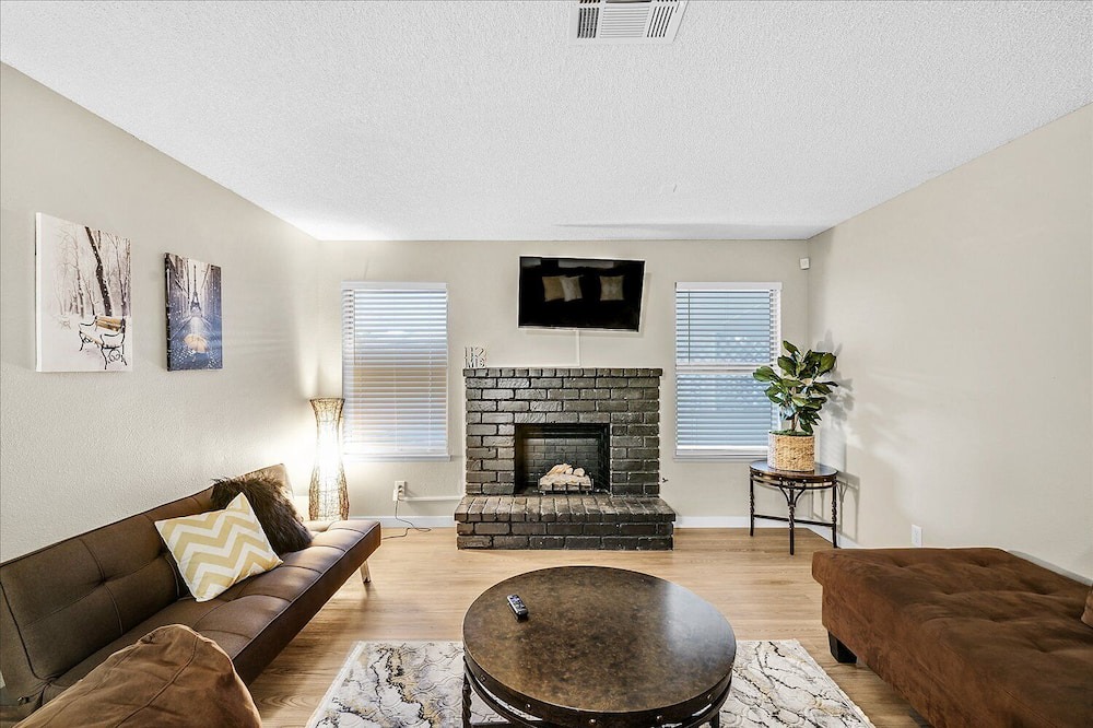 Photo of Livingroom in Highland Hills