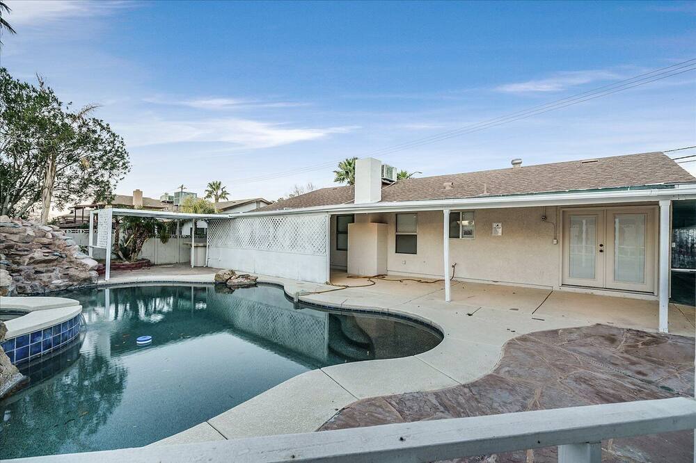 Photo of Outdoor in Highland Hills