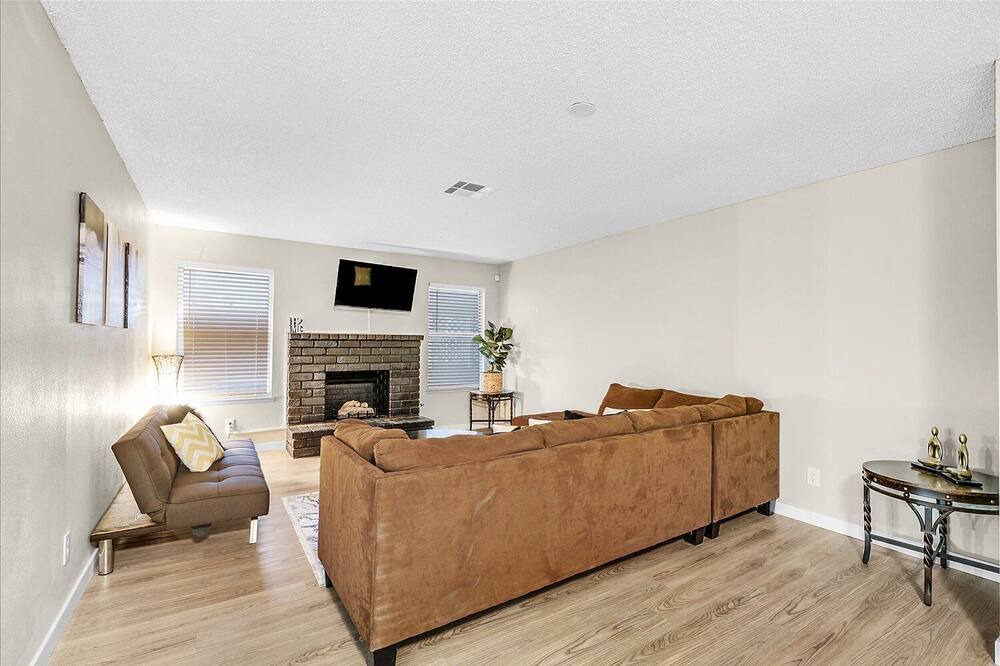 Photo of Livingroom in Highland Hills