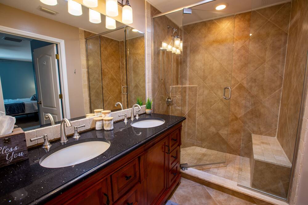 Photo of Bathroom in Jacarandas