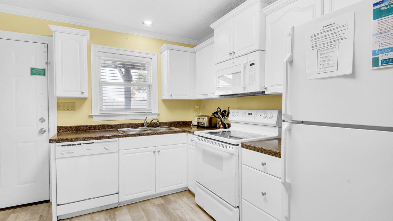 Photo of Kitchen in Lower Grand Lagoon