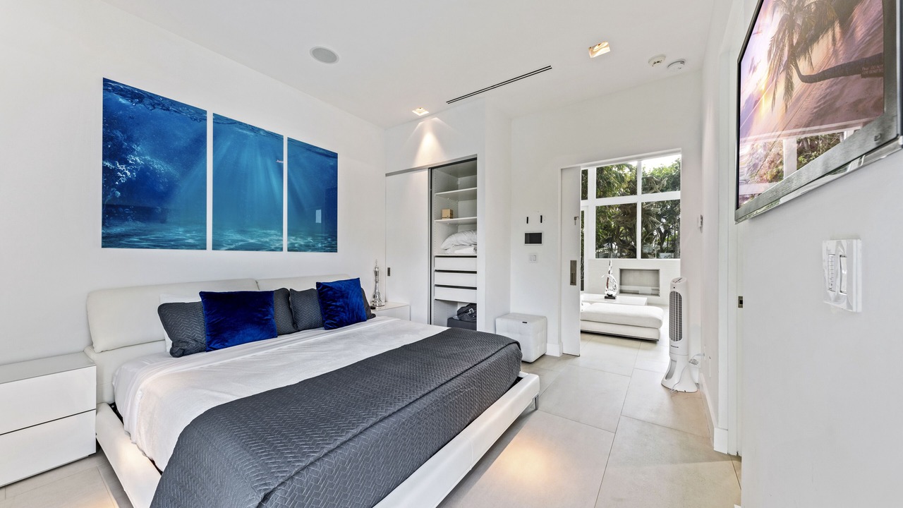 Photo of Bedroom in Lauderdale Beach