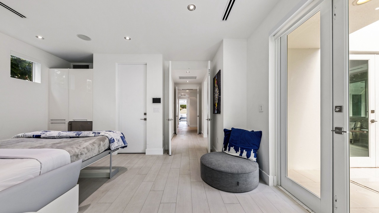 Photo of Bedroom in Lauderdale Beach