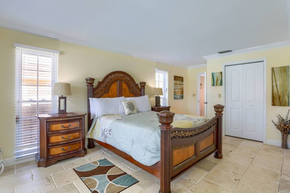 Photo of Bathroom in Island Estate