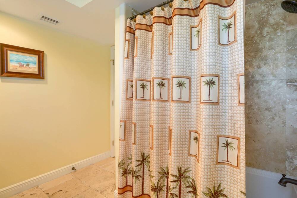 Photo of Bathroom in Island Estate