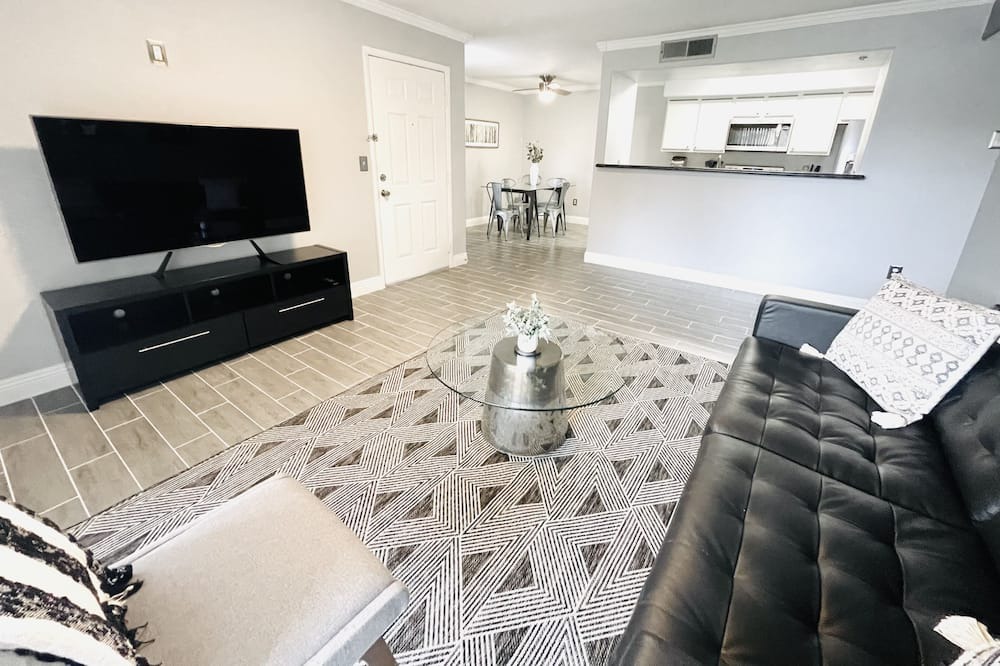 Photo of Livingroom in Silverado Ranch