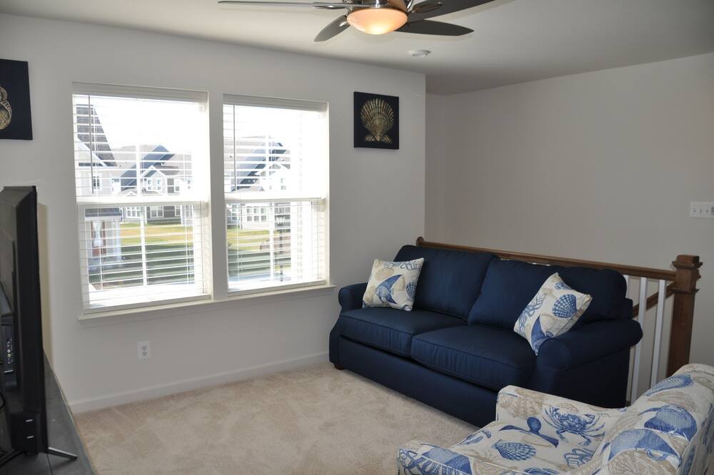 Photo of Livingroom in Bayside
