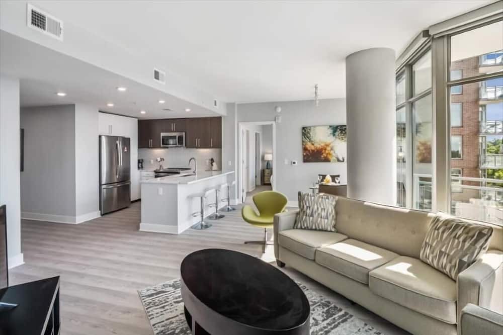 Photo of Bedroom in Woodmont Triangle