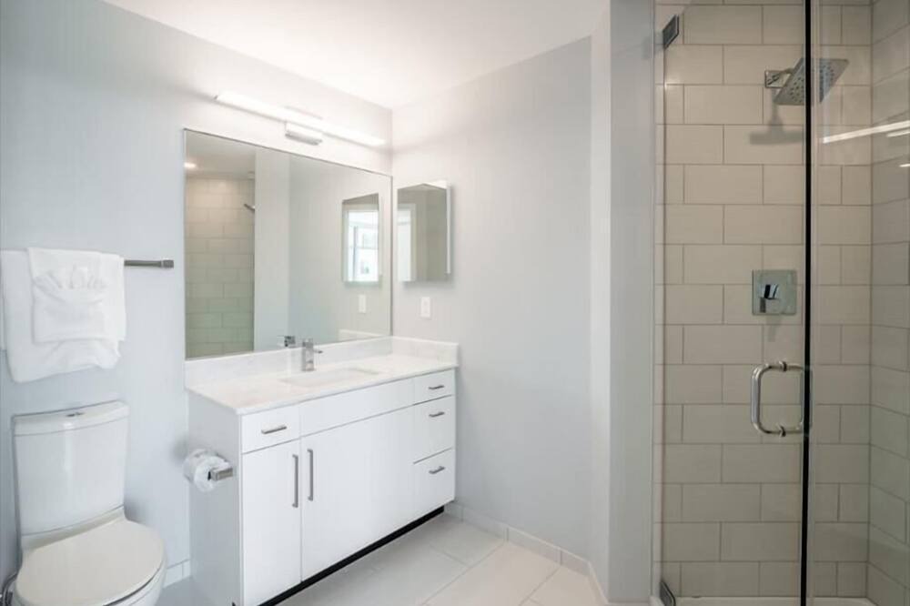 Photo of Bathroom in Woodmont Triangle
