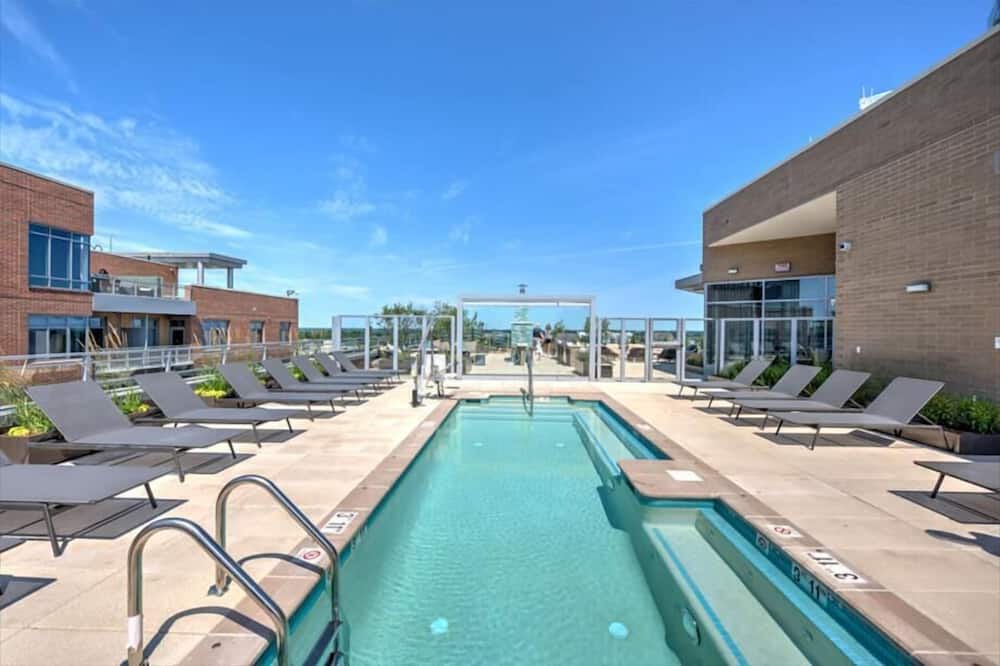 Photo of Outdoor in Woodmont Triangle