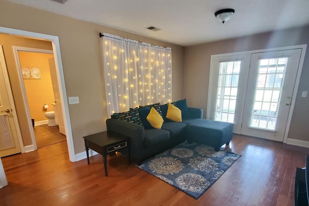 Photo of Livingroom in Dock Junction