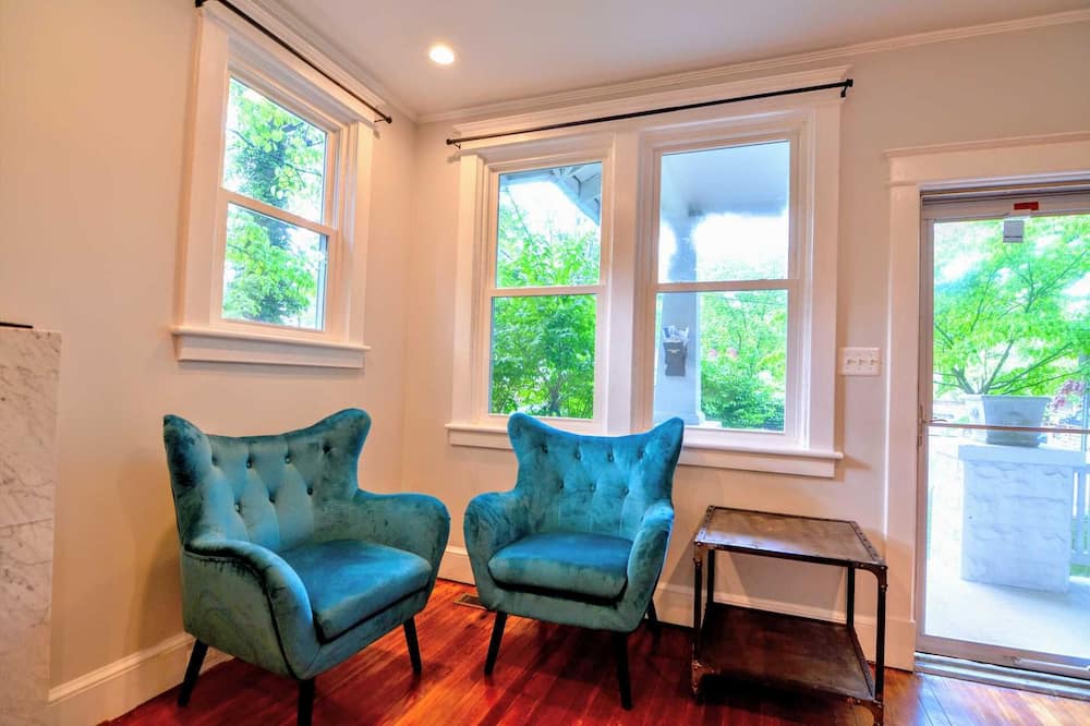 Photo of Livingroom in Takoma Park