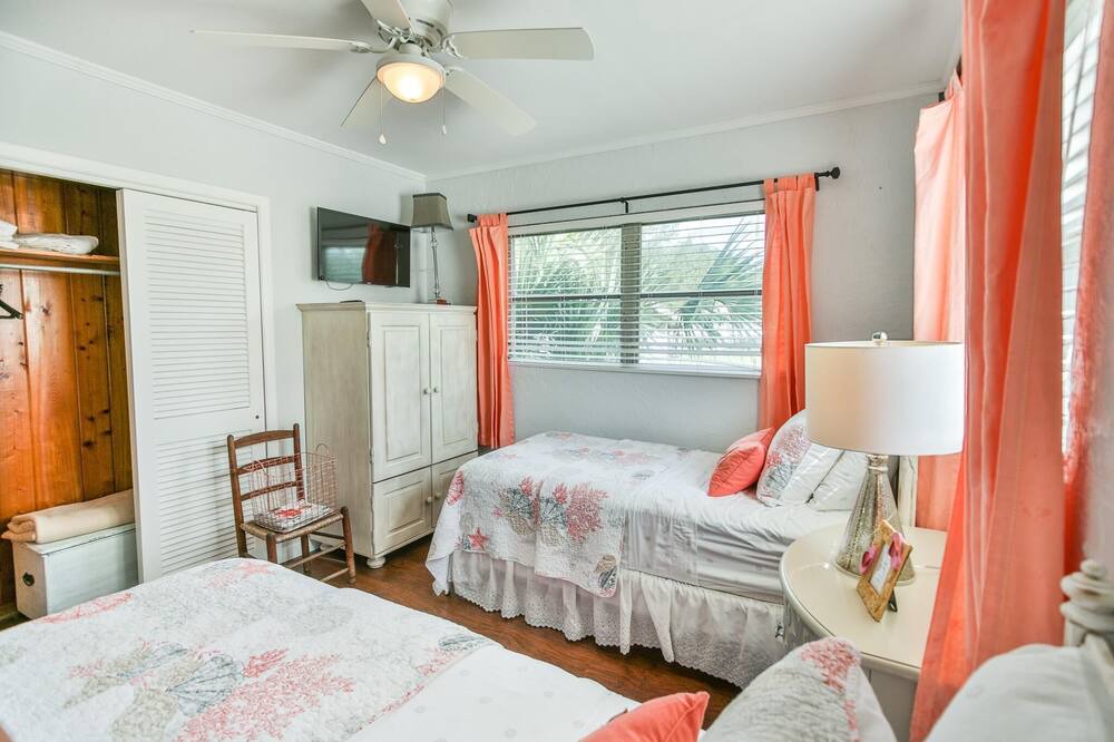 Photo of Bedroom in Laurel