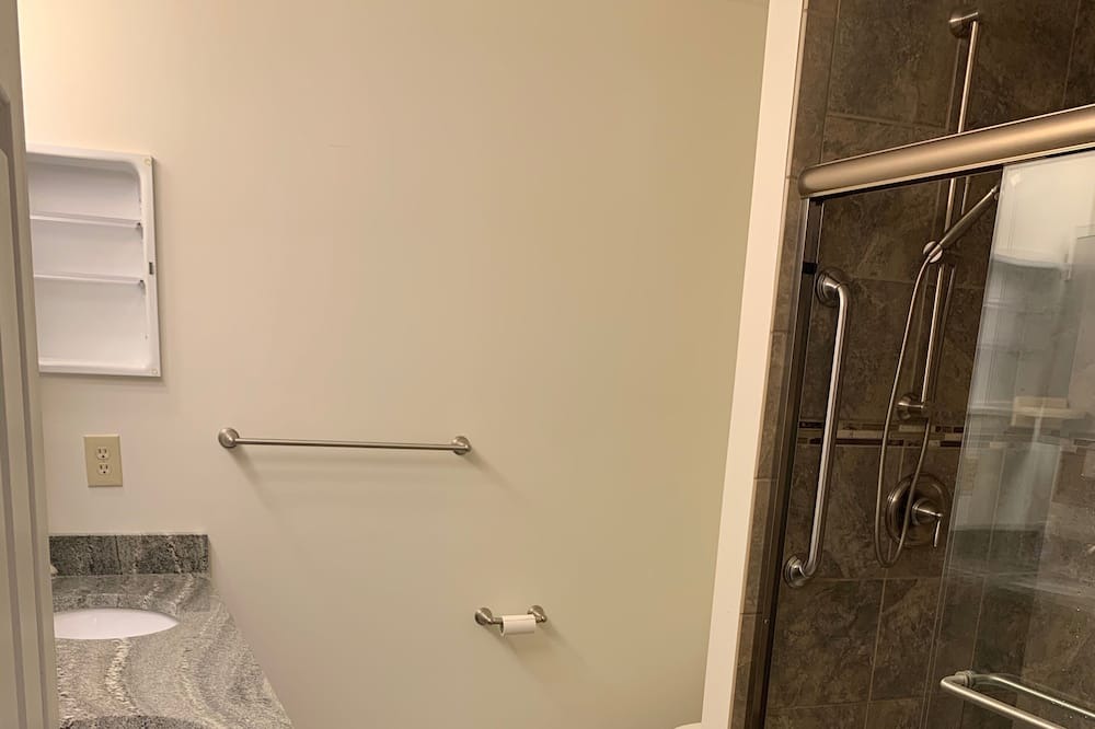 Photo of Bathroom in Oakbrook