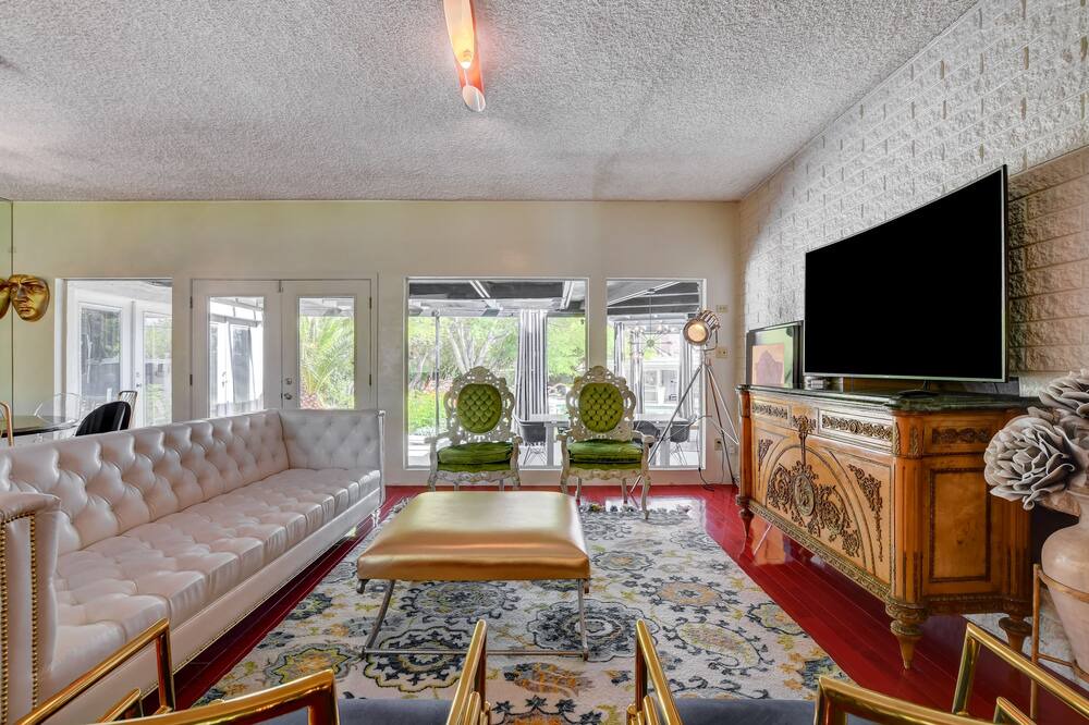 Photo of Livingroom in Scotch Eighty