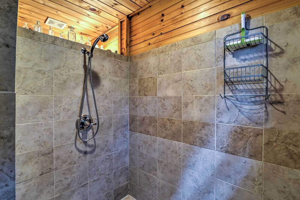 Photo of Bathroom in Celo