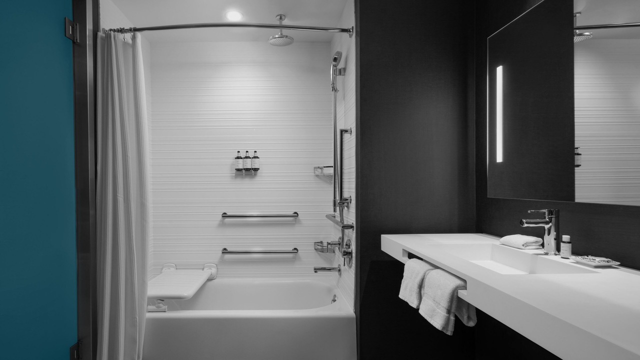 Photo of Bathroom in Carver City - Lincoln Gardens