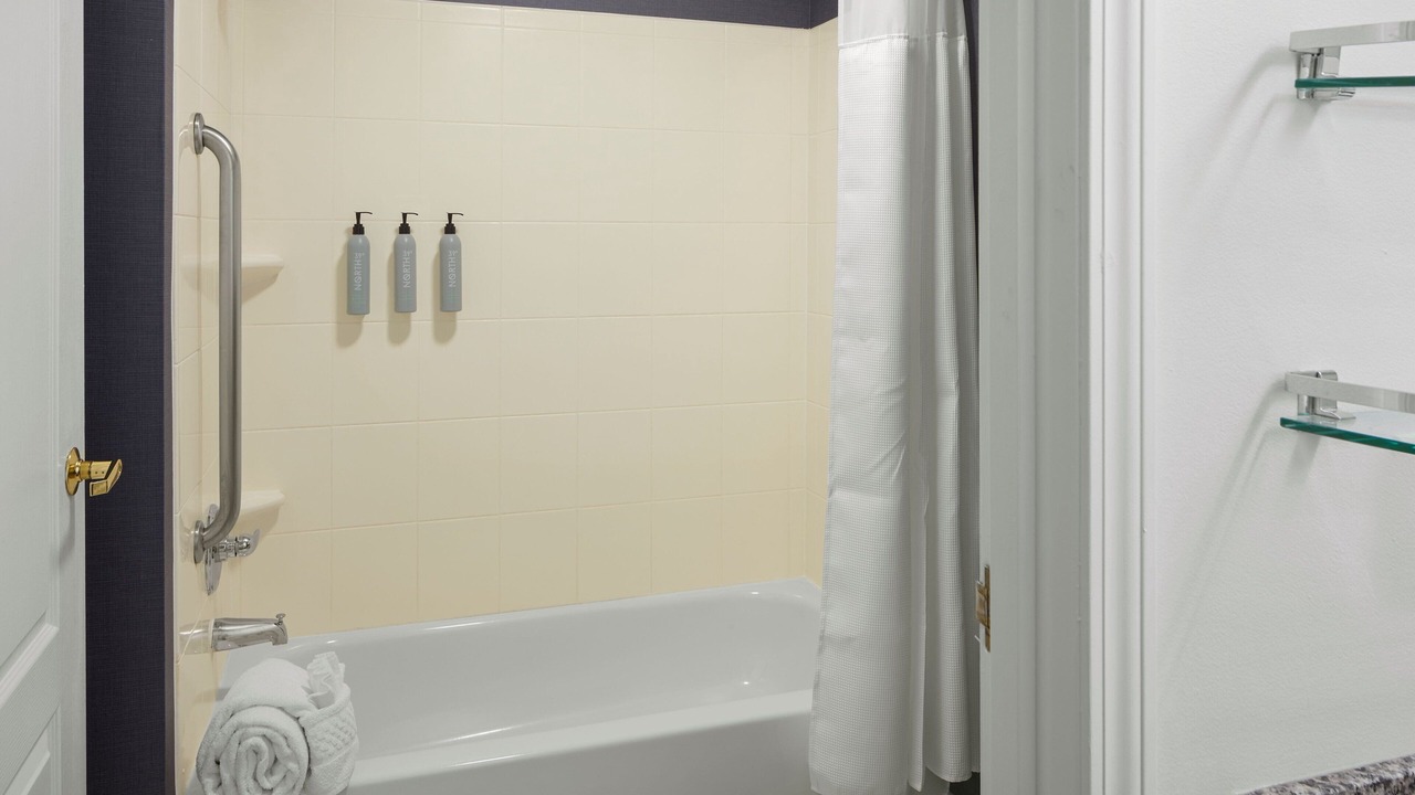 Photo of Bathroom in Lakeview