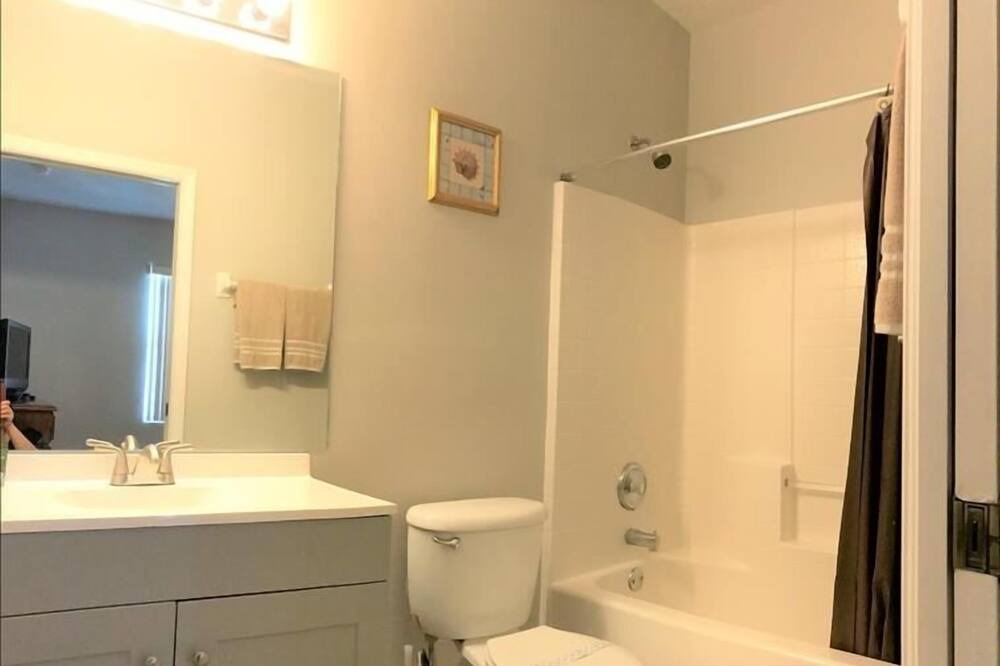 Photo of Bathroom in Sunset Ridge