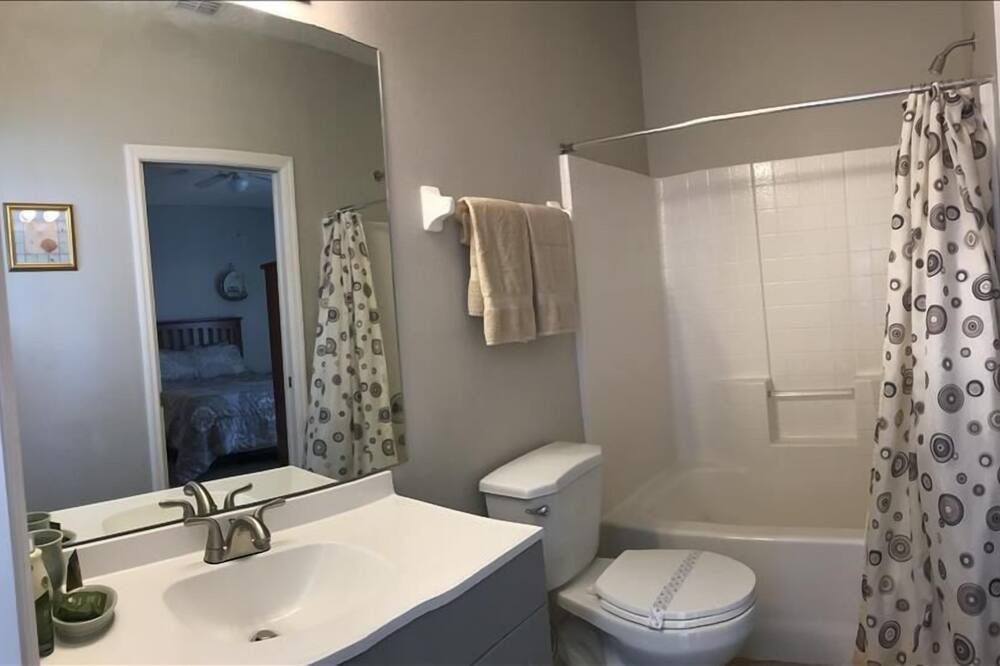 Photo of Bathroom in Sunset Ridge
