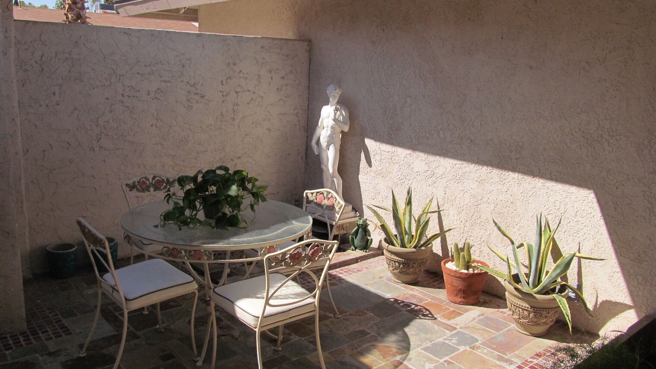 Photo of Patio Balcony in Chinatown