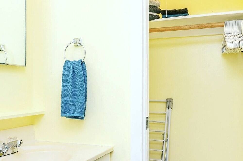 Photo of Bathroom in Croissant Park