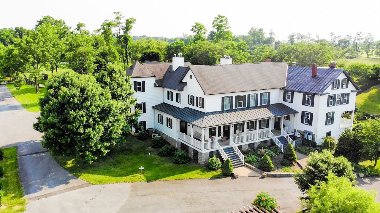Photo of Outdoor in Round Hill