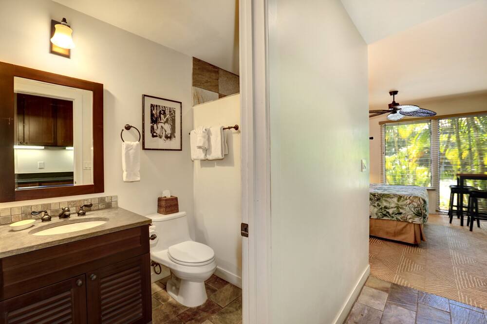 Photo of Bathroom in Historic Lahaina Front Street