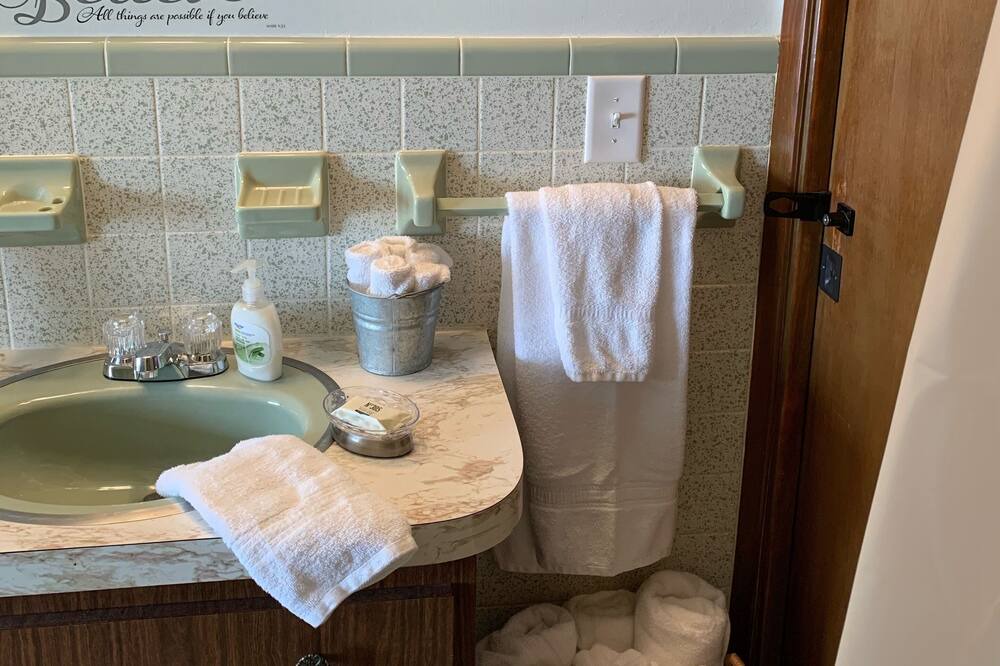 Photo of Bathroom in Auburndale