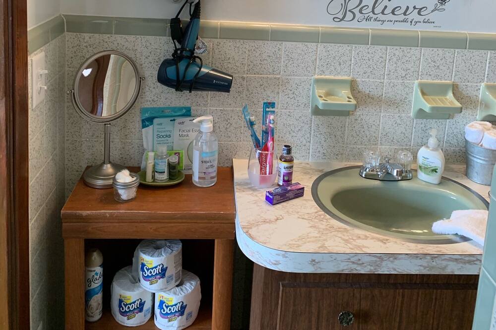 Photo of Bathroom in Auburndale