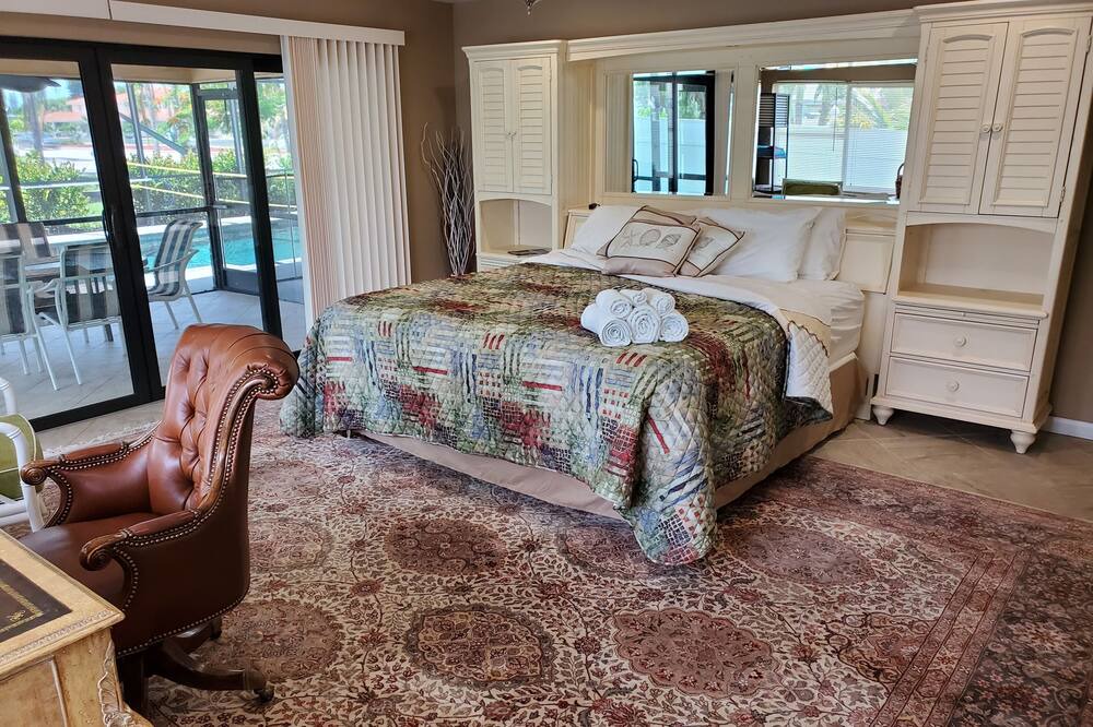 Photo of Bedroom in Yacht Club