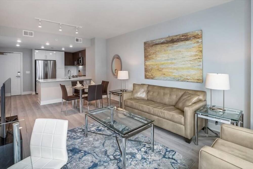 Photo of Bedroom in Woodmont Triangle