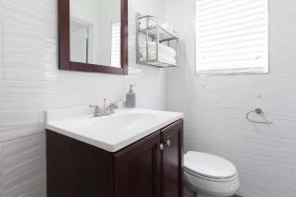 Photo of Bathroom in Victoria Park