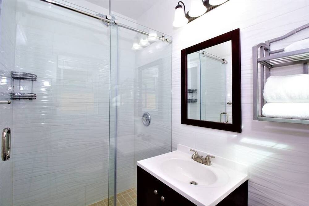 Photo of Bathroom in Victoria Park