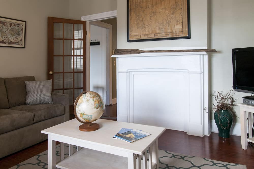 Photo of Livingroom in Mystic
