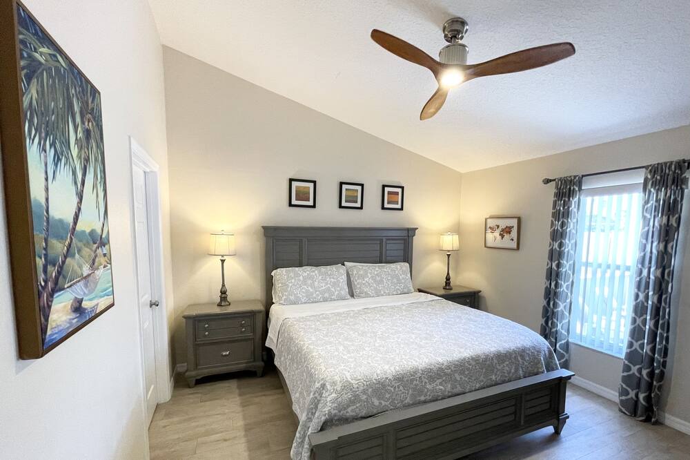 Photo of Bedroom in Woodridge
