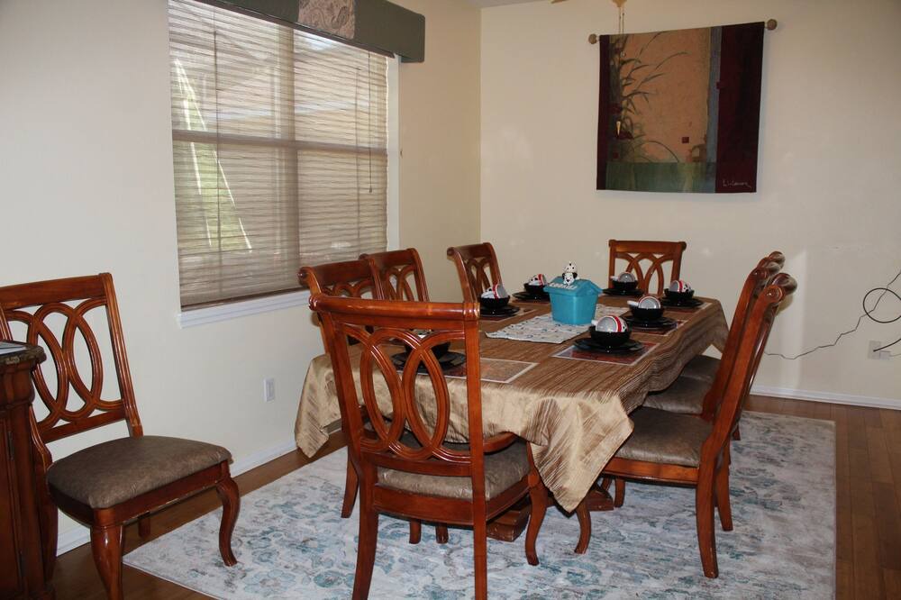 Photo of Livingroom in Sandy Ridge