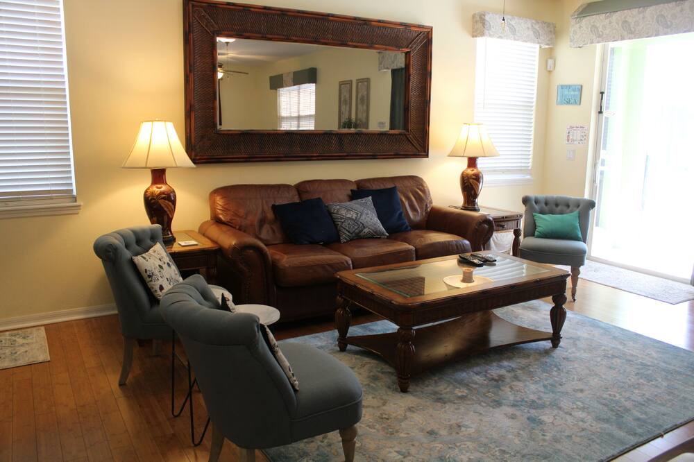 Photo of Livingroom in Sandy Ridge