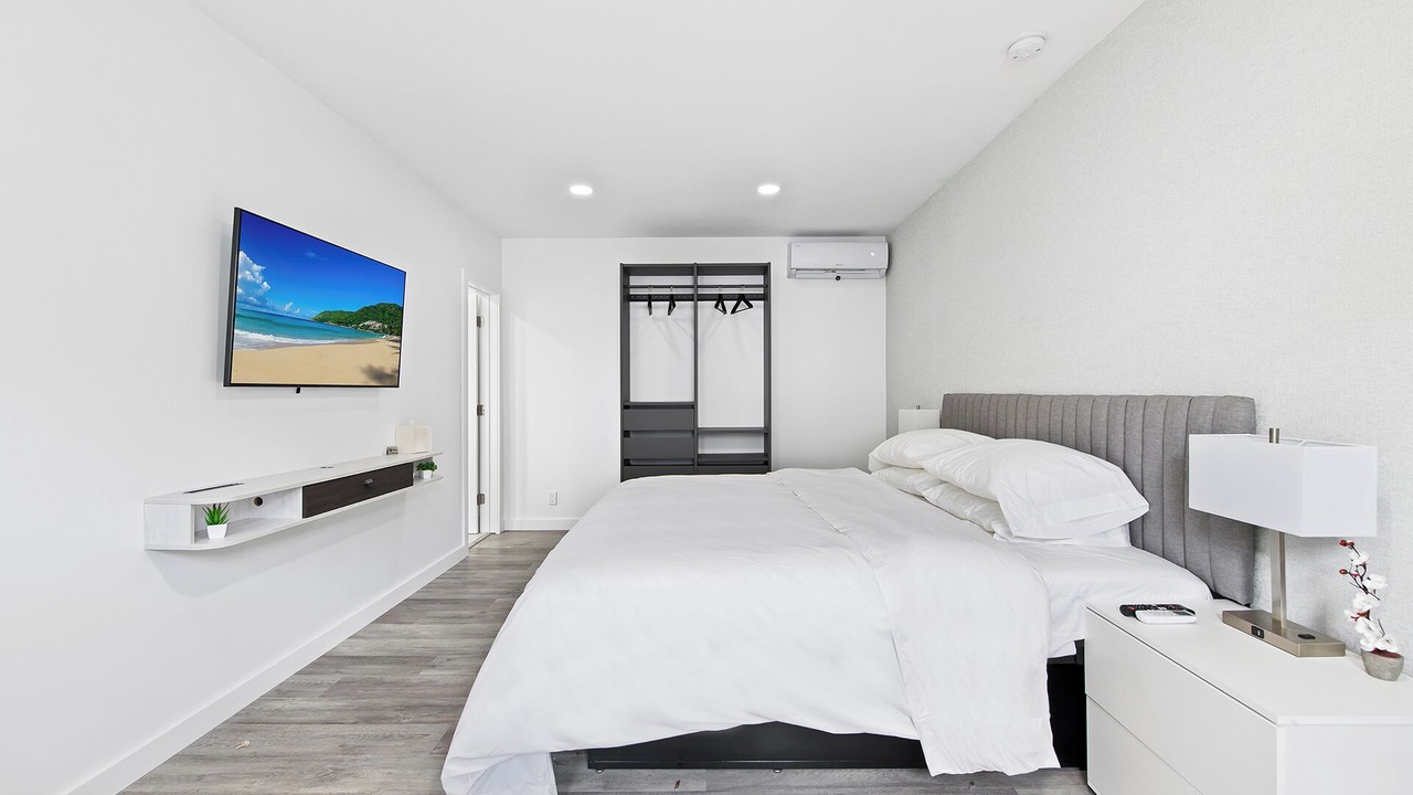 Photo of Bedroom in Lauderdale Beach