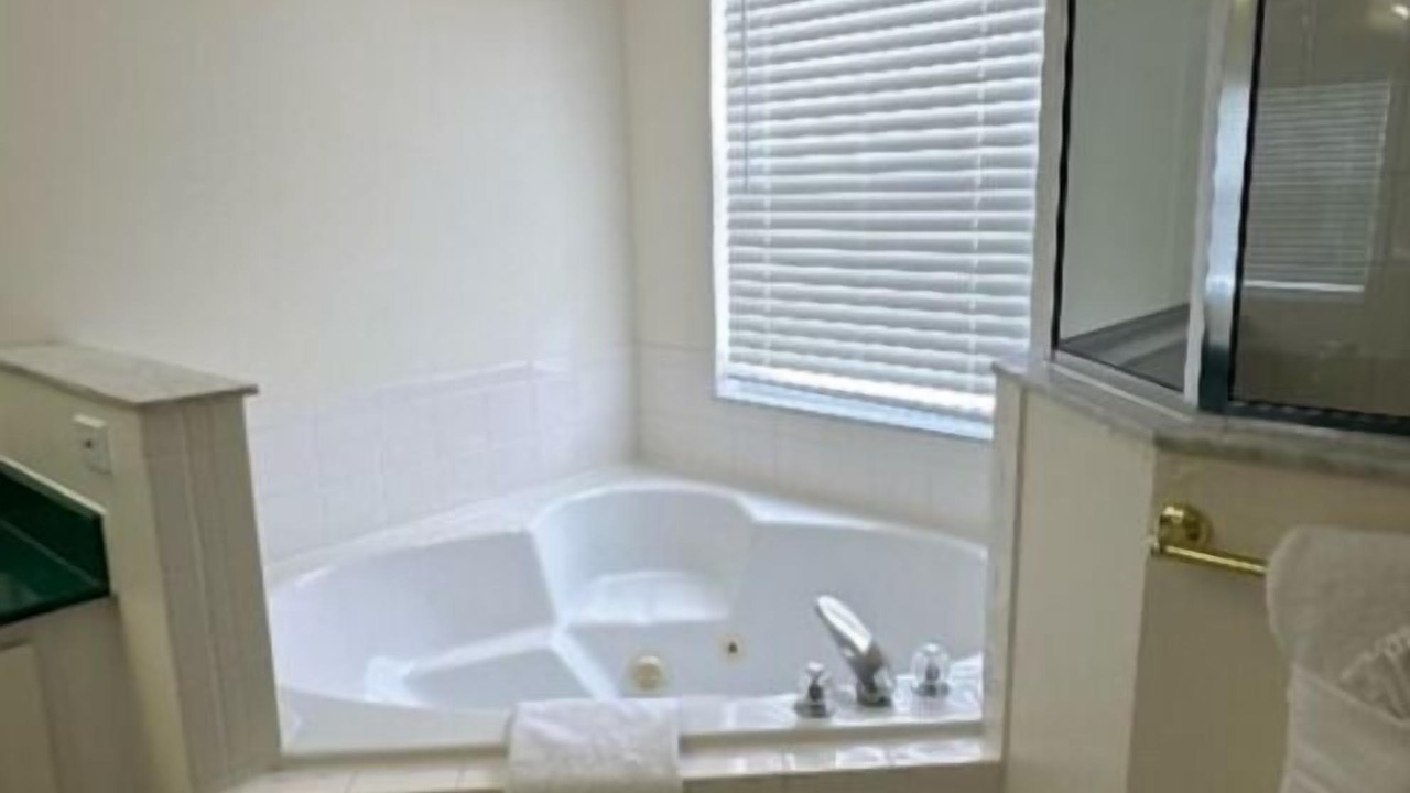 Photo of Bathroom in Crescent Lakes