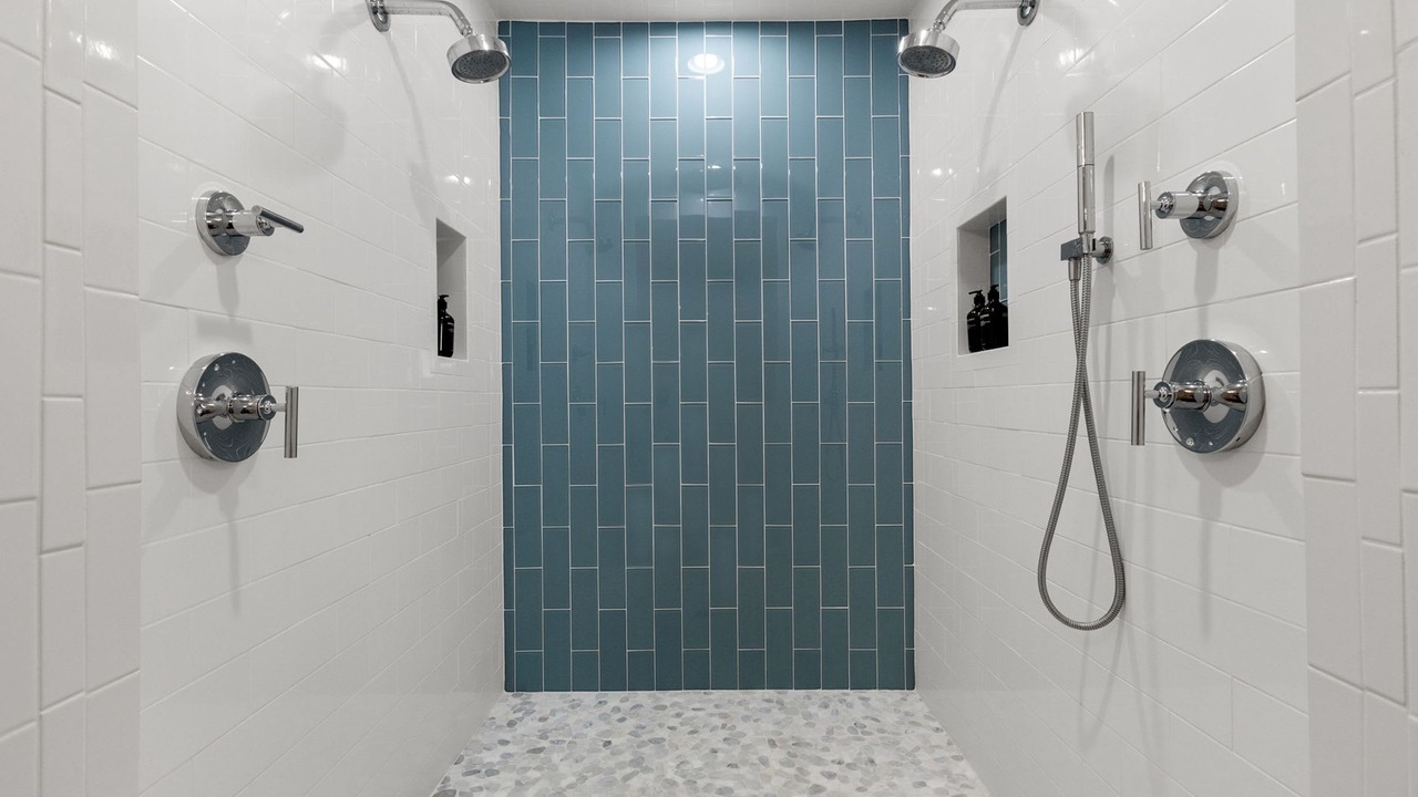 Photo of Bathroom in New Suburb Beautiful